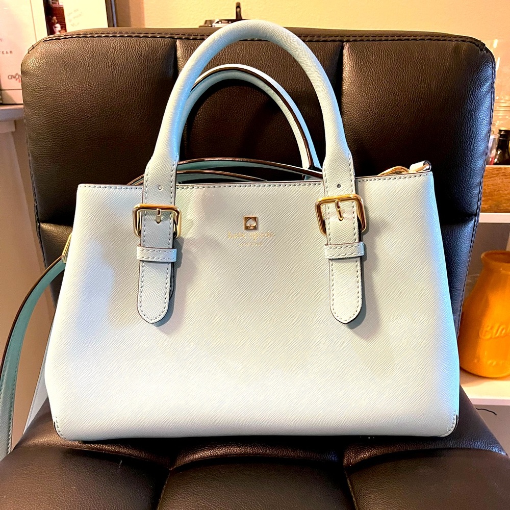 Light blue Kate spade cross body. Medium size bag. Perfect for summer time!